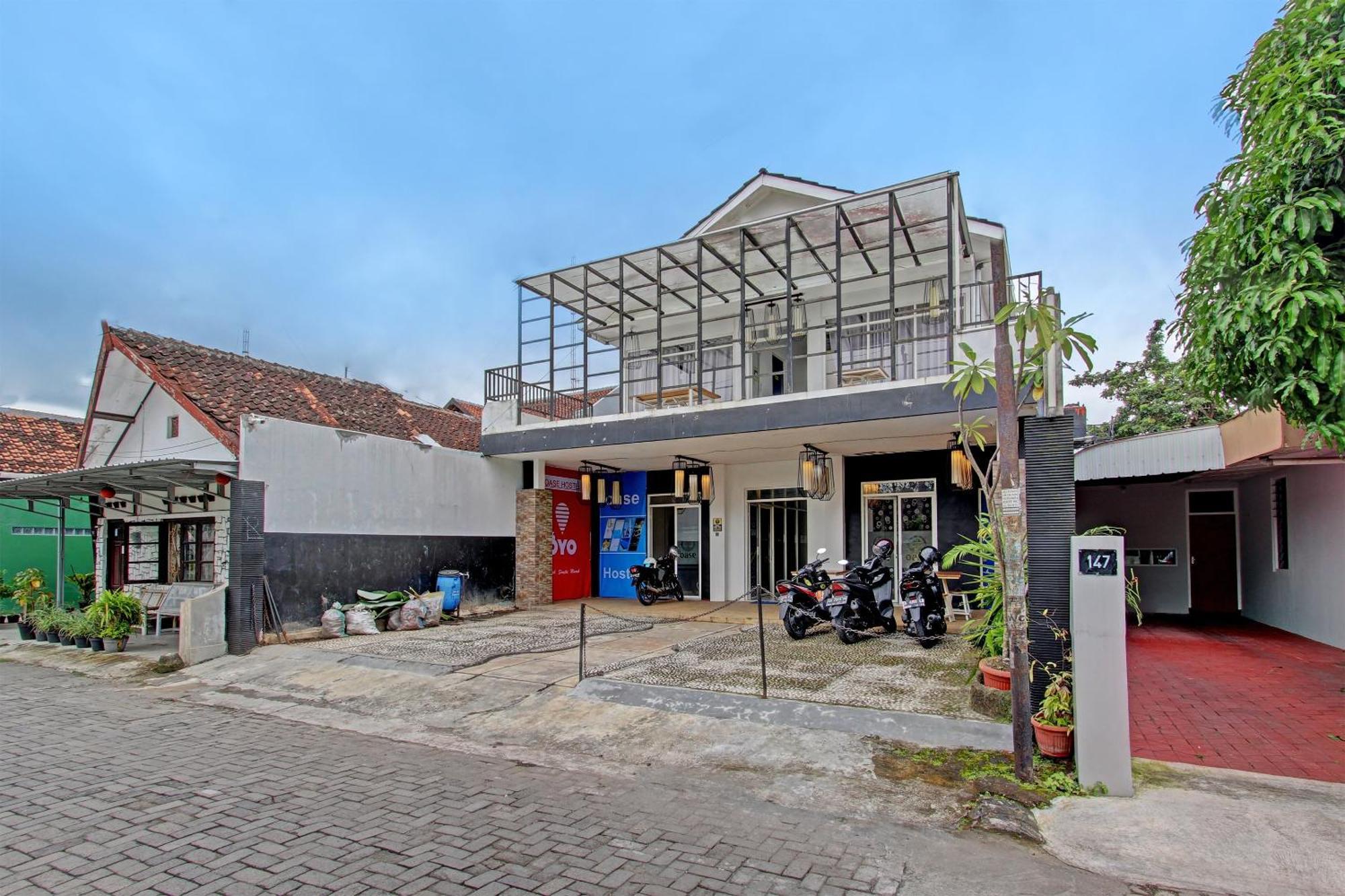 Oyo 91952 Oase Hostel Yogyakarta Exteriör bild